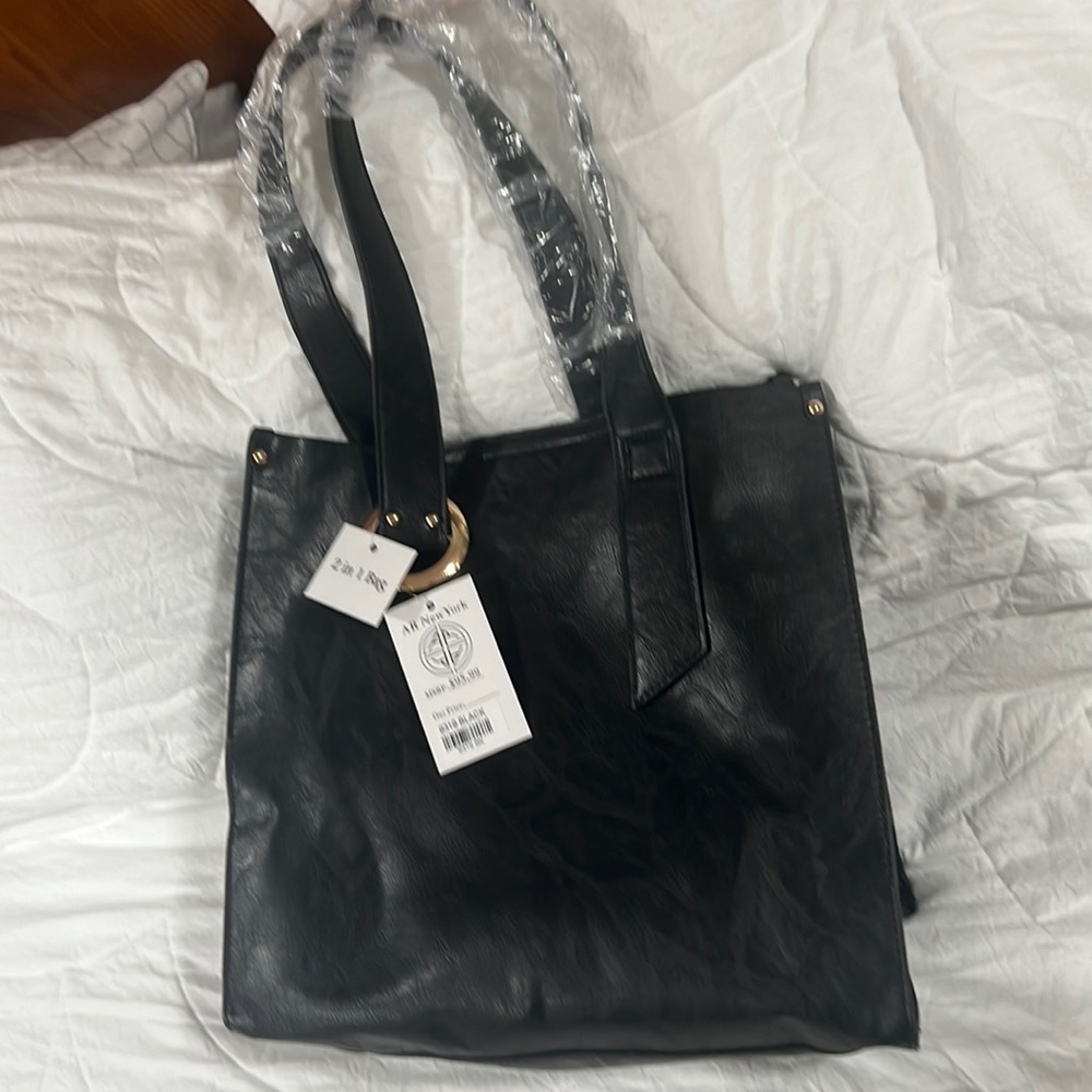 AR NEW YORK PURSE WITH shoulder bag included. NEW  never been used, with tag